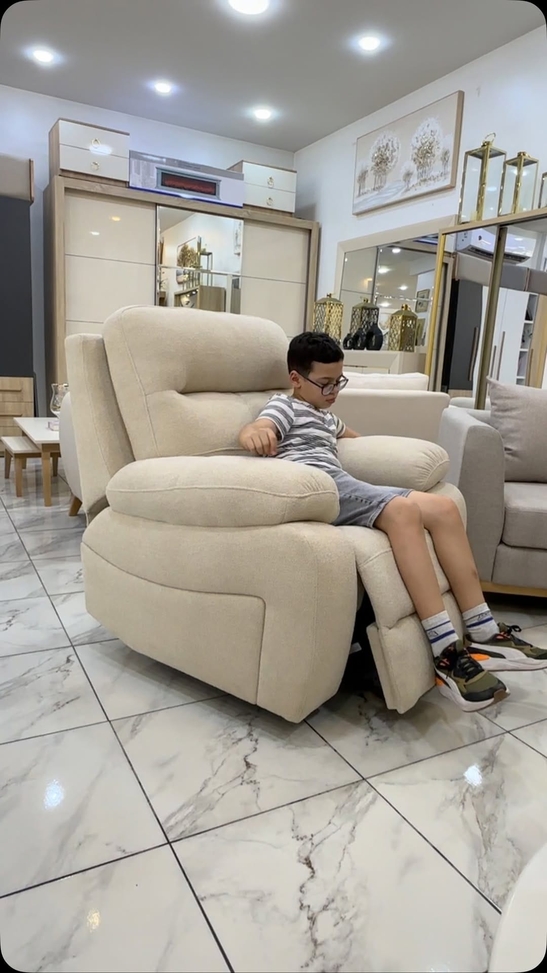 Post 10 by H&B Meubles on Instagram (video)