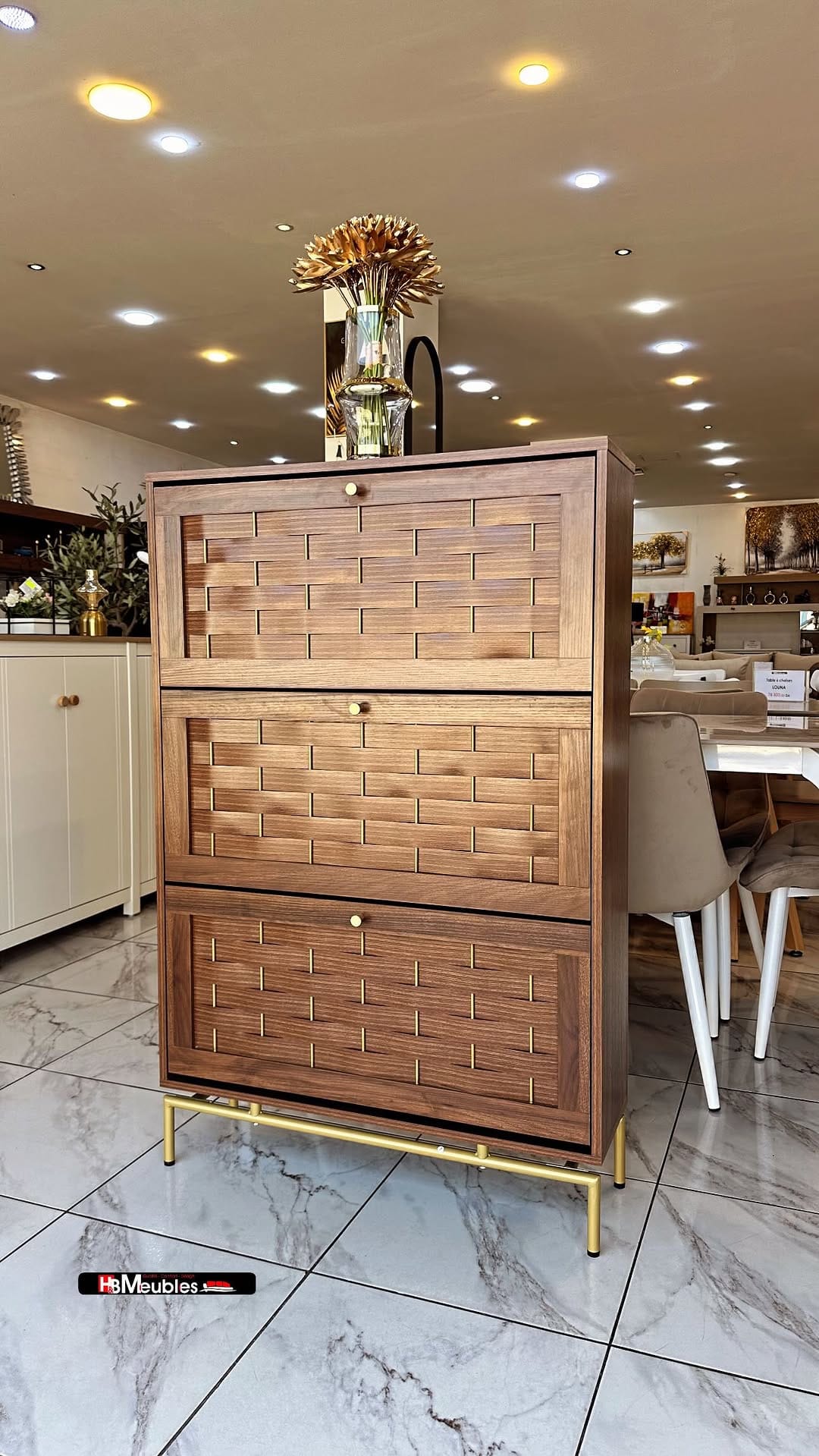 Post 8 by H&B Meubles on Instagram (video)