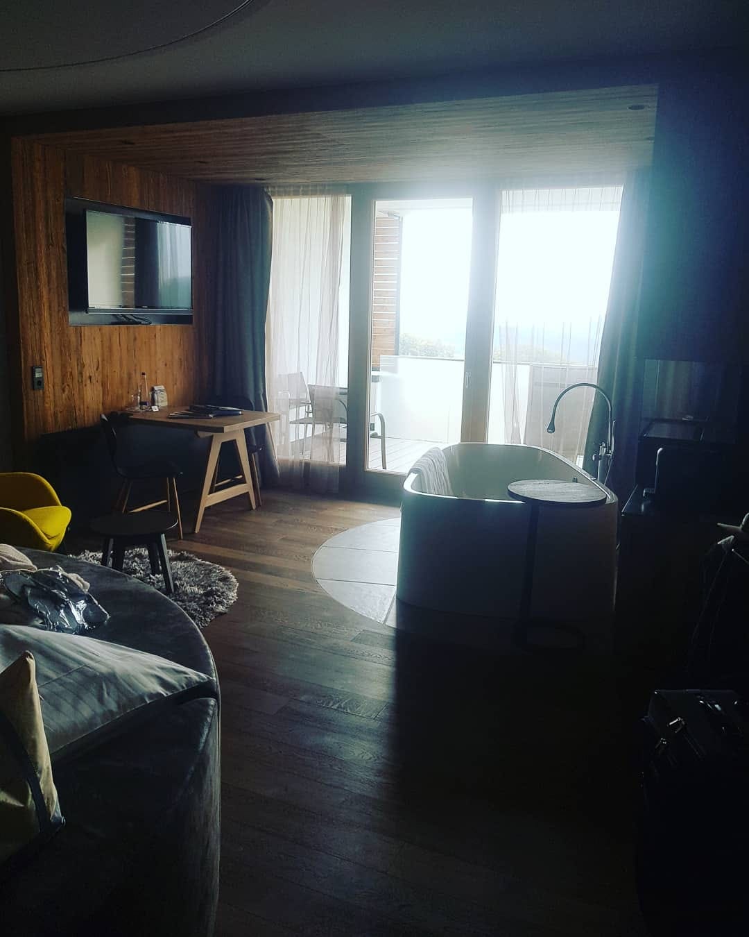 Post 5 by Andreas dRe Schott on Instagram (image)