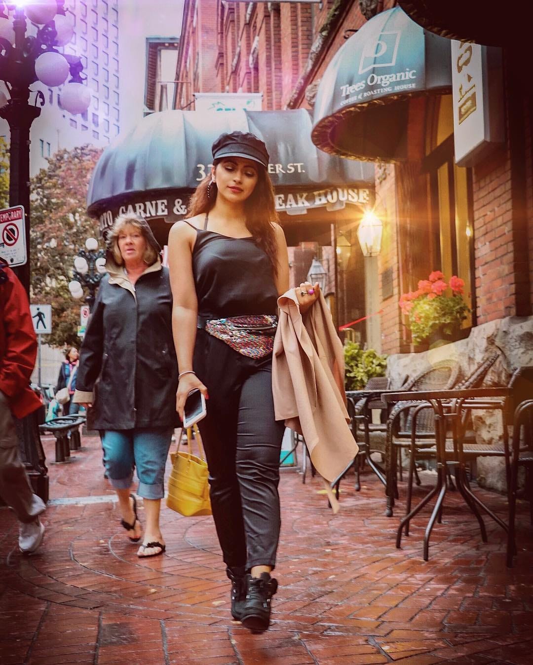 Post 2 by Aafreen Joshi on Instagram (image)