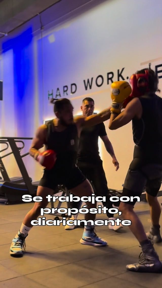 Post 1 by El MOLO on Instagram (video)