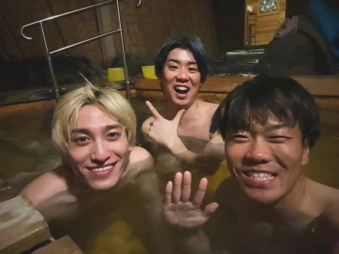 Post 5 by もちを。 on Instagram (carousel)