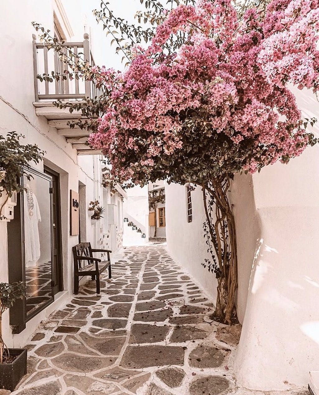 Post 4 by hidden on Instagram (image)