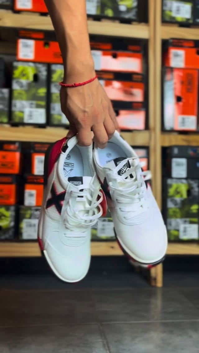 Post 9 by 🅣 🅞 🅓 🅞 🅢 🅤 🅔 🅛 🅐 on Instagram (video)
