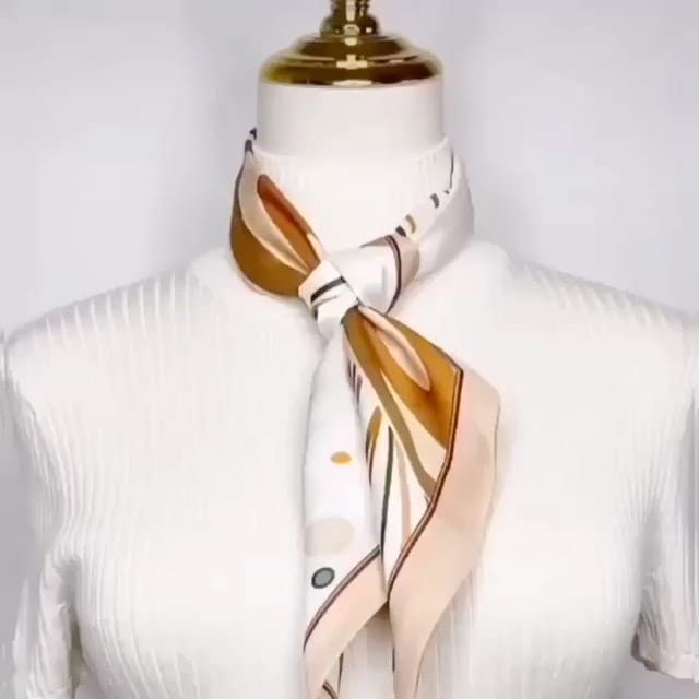 Post 5 by Fashion District on Instagram (carousel)
