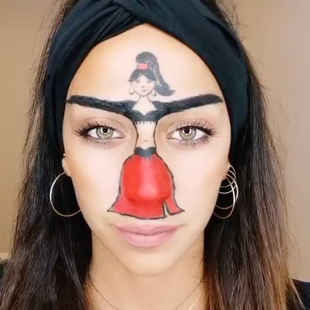Post 10 by Fashion District on Instagram (video)