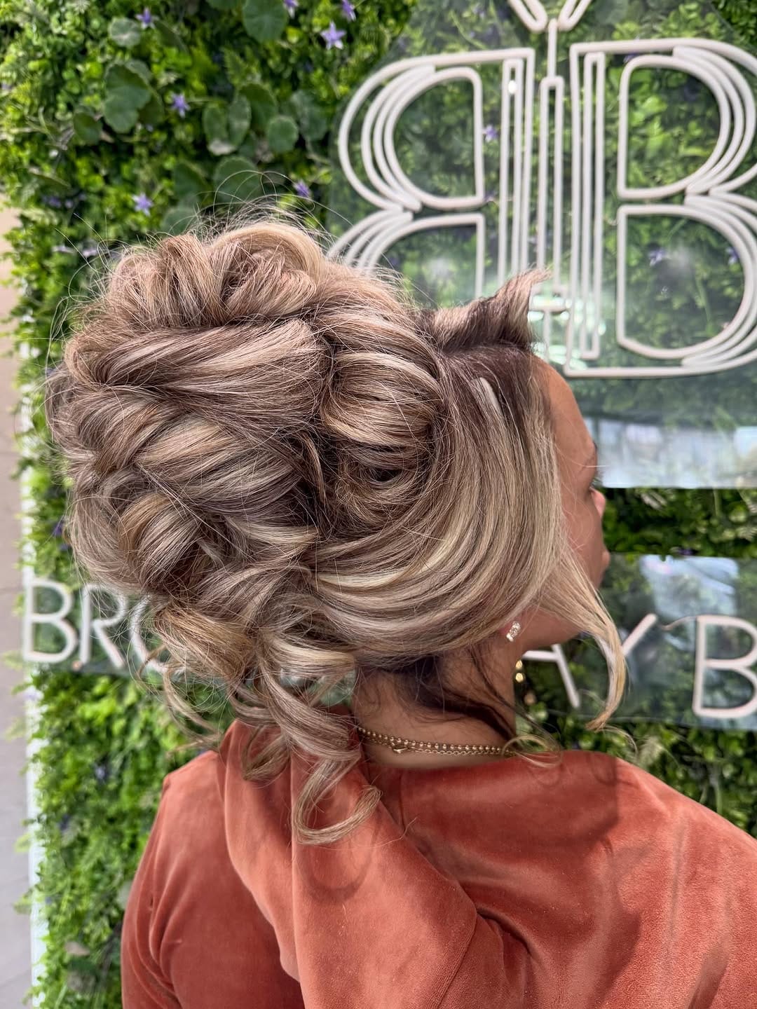 Post 9 by The Aesthetic Lounge UK™️ on Instagram (carousel)