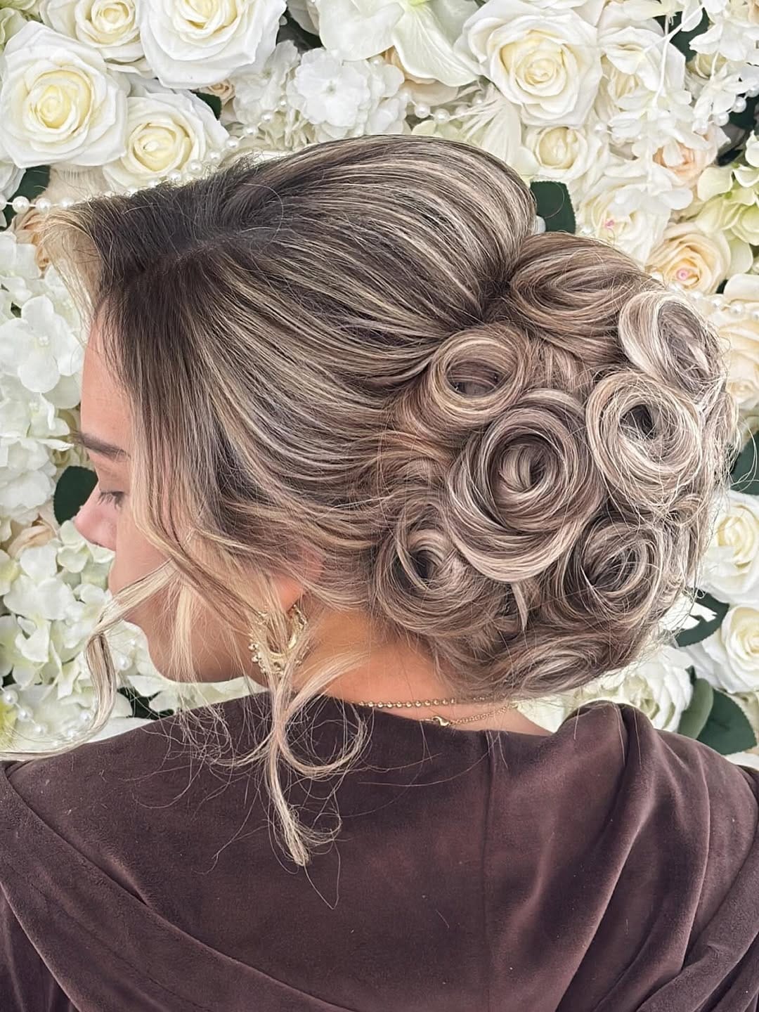 Post 5 by The Aesthetic Lounge UK™️ on Instagram (carousel)