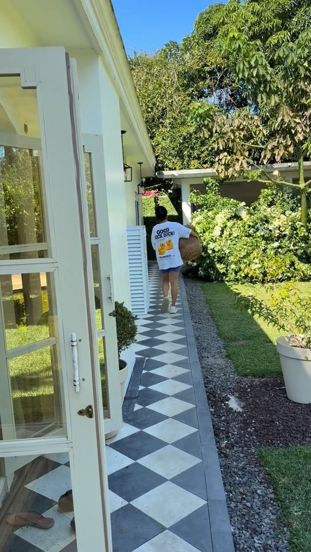 Post 1 by Anita Figueroa on Instagram (video)