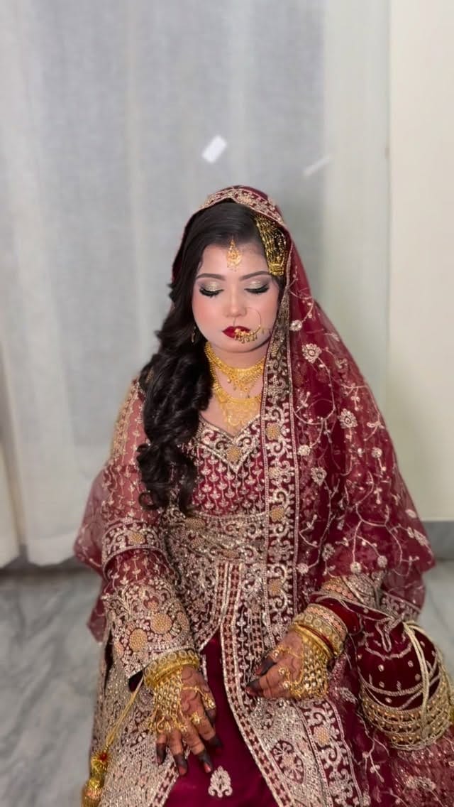 Post 5 by Aisha Makup Artists on Instagram (video)