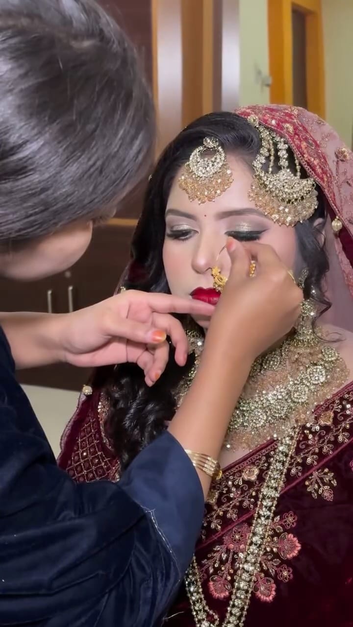 Post 4 by Aisha Makup Artists on Instagram (video)