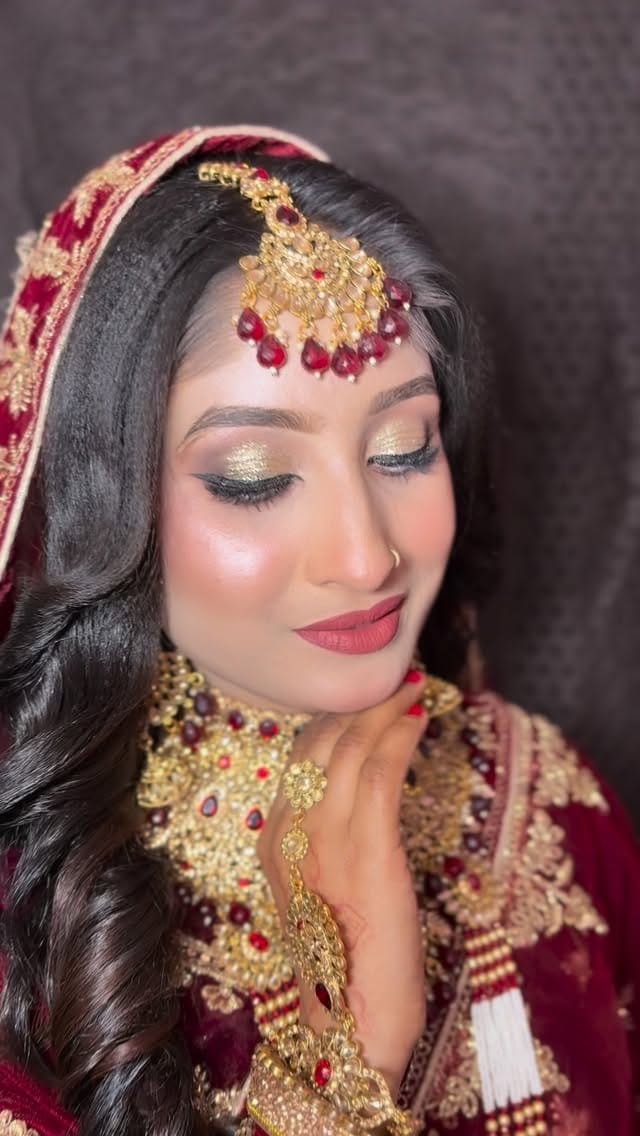 Post 6 by Aisha Makup Artists on Instagram (video)