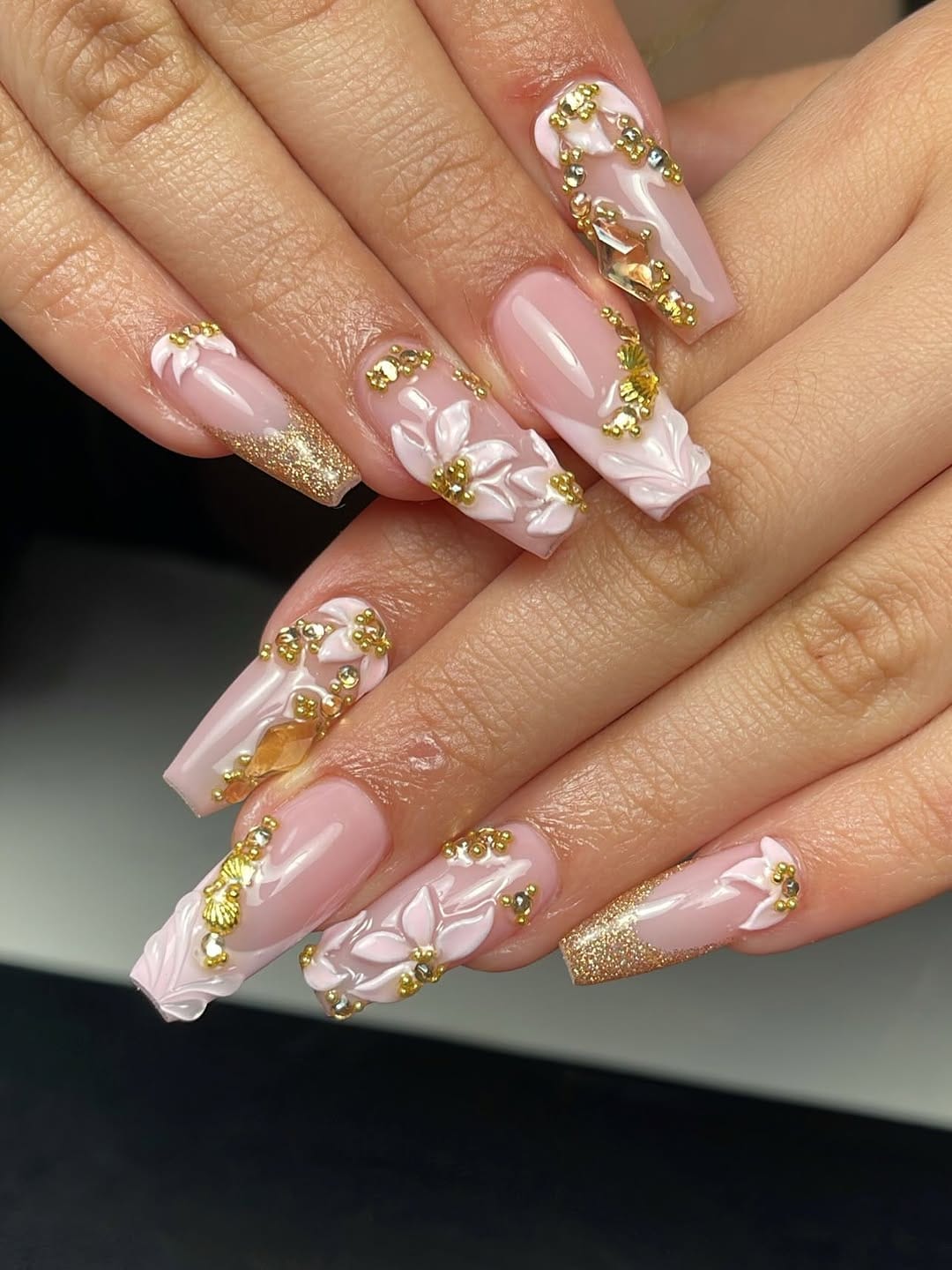 Post 6 by Gelx 🎀hand painted gel art 🎀self taught 💓 on Instagram (carousel)