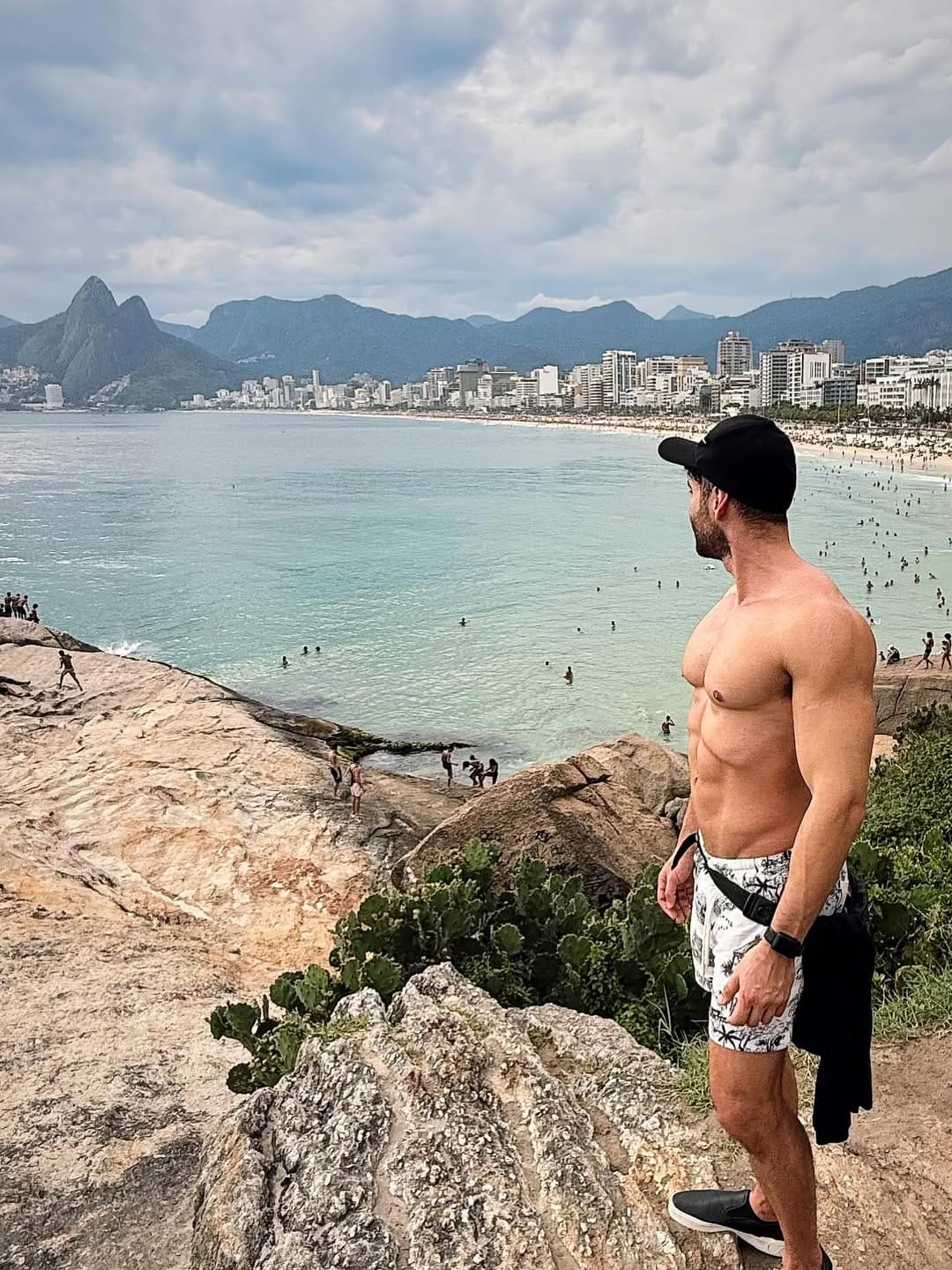 Post 2 by Luciano Silva on Instagram (image)