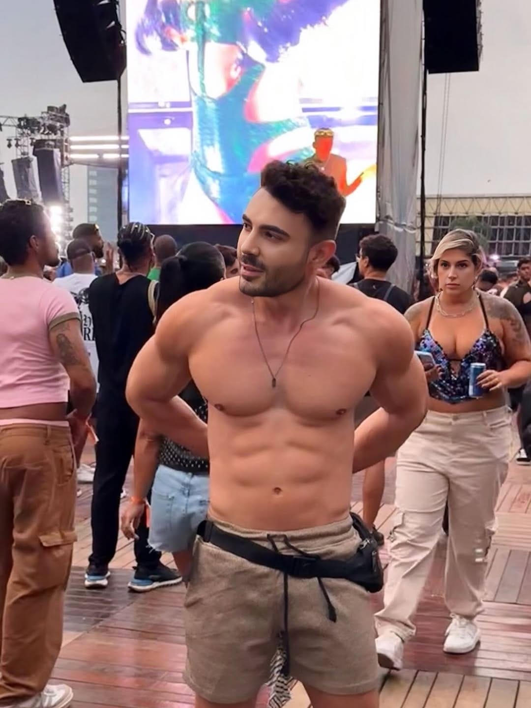 Post 6 by Luciano Silva on Instagram (carousel)