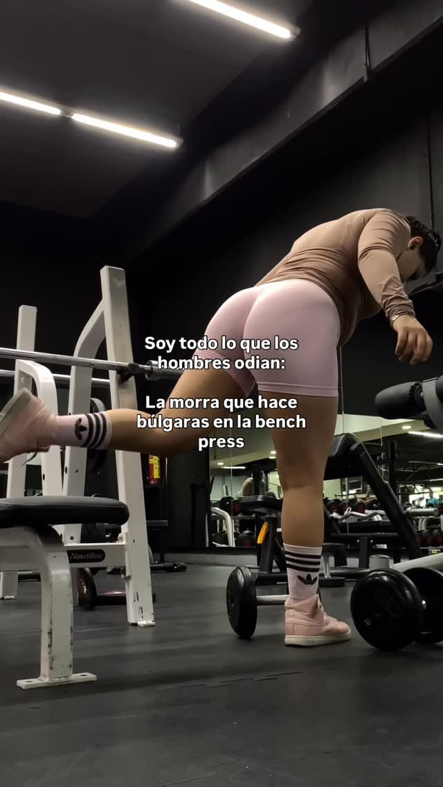 Post 4 by ALESSA | Online Fitness Coach🖤 on Instagram (video)
