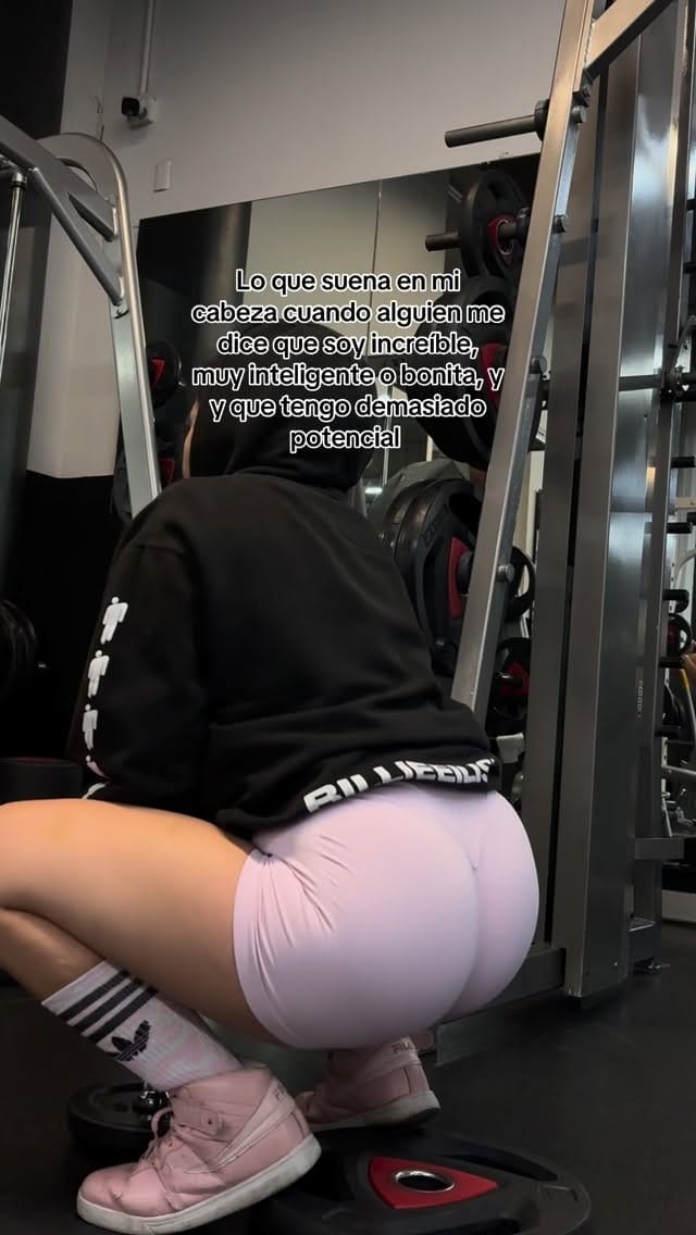 Post 1 by ALESSA | Online Fitness Coach🖤 on Instagram (video)