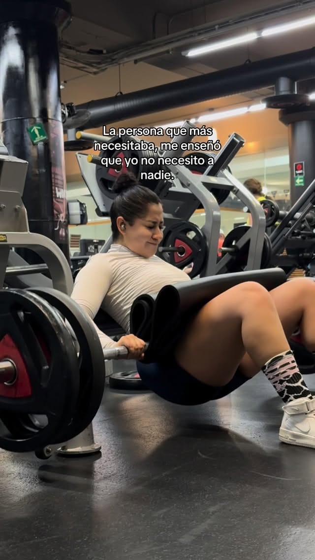Post 3 by ALESSA | Online Fitness Coach🖤 on Instagram (video)
