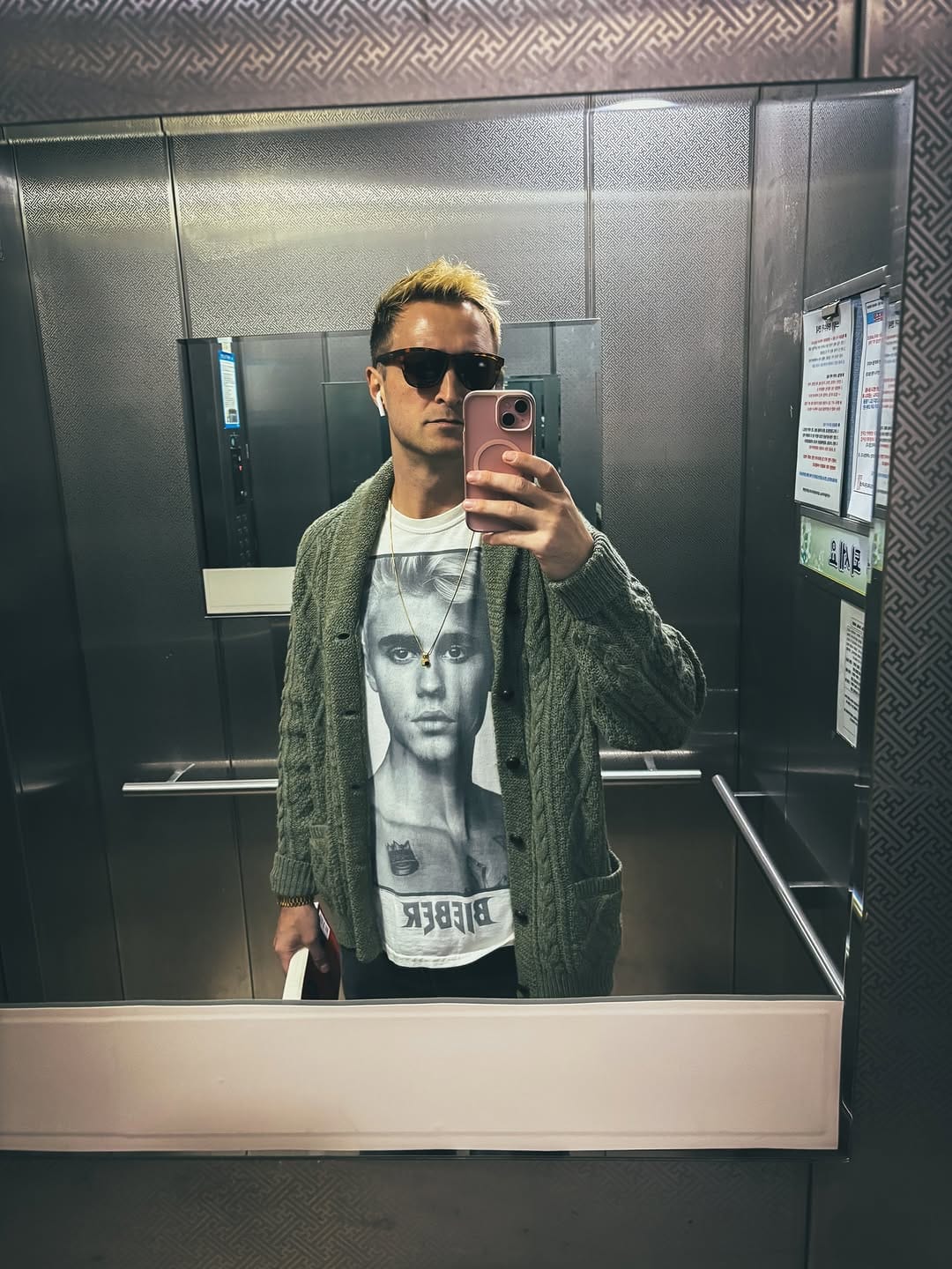 Post 1 by Ronnie on Instagram (carousel)