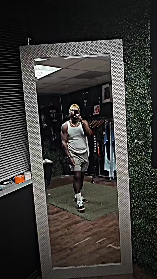 Post 4 by #HoustonBarber @huestensbarbershop on Instagram (video)