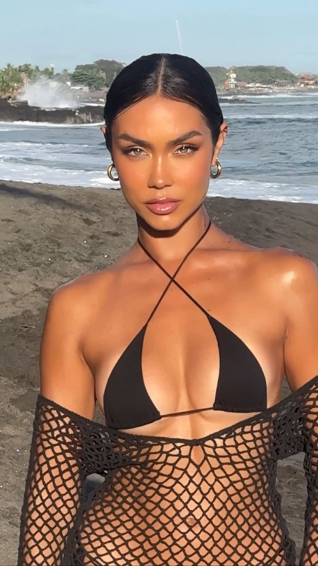Post 3 by THAÍS BELMONTE WEST 🌹 on Instagram (video)