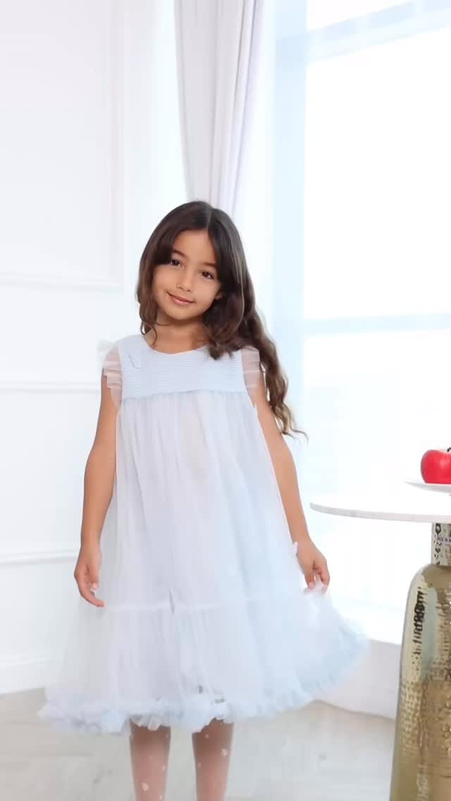 Post 9 by Lion Llama Kids Fashion on Instagram (video)