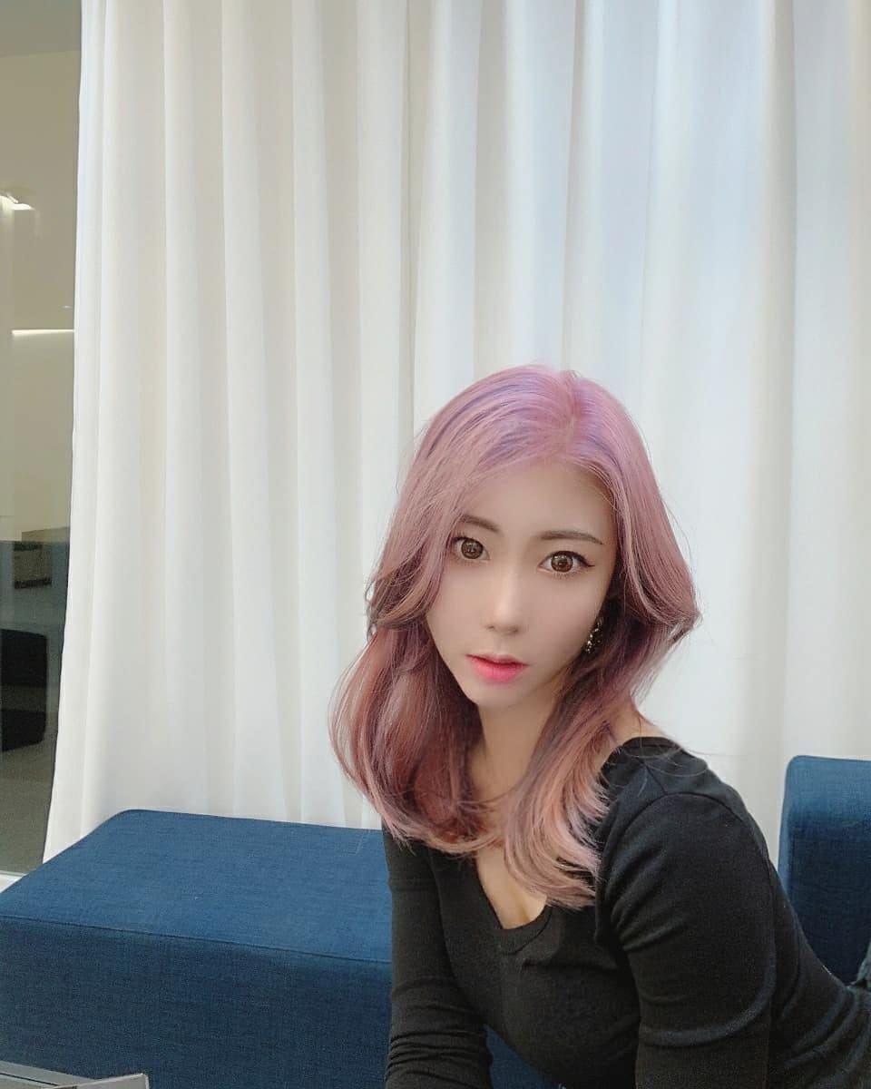 Post 9 by 수딩 on Instagram (carousel)