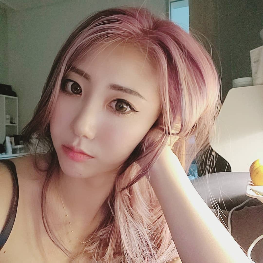 Post 8 by 수딩 on Instagram (image)