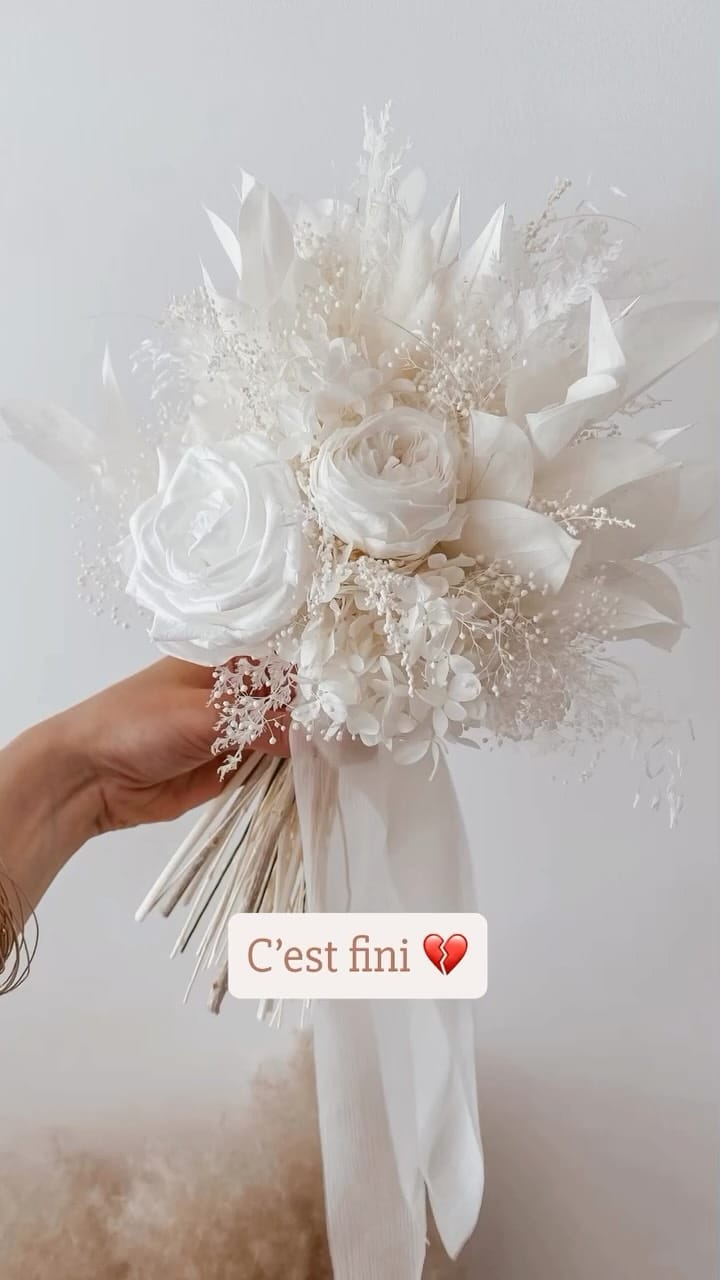Post 2 by Anaëlle | Cadeaux personnalisés & créations florales on Instagram (video)