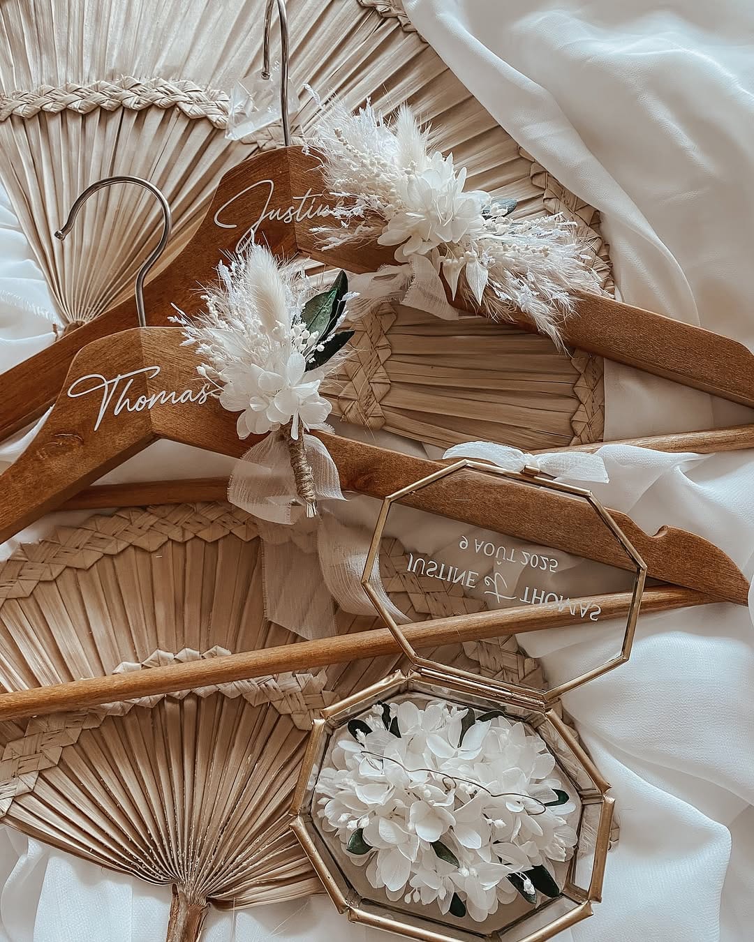 Post 6 by Anaëlle | Cadeaux personnalisés & créations florales on Instagram (carousel)