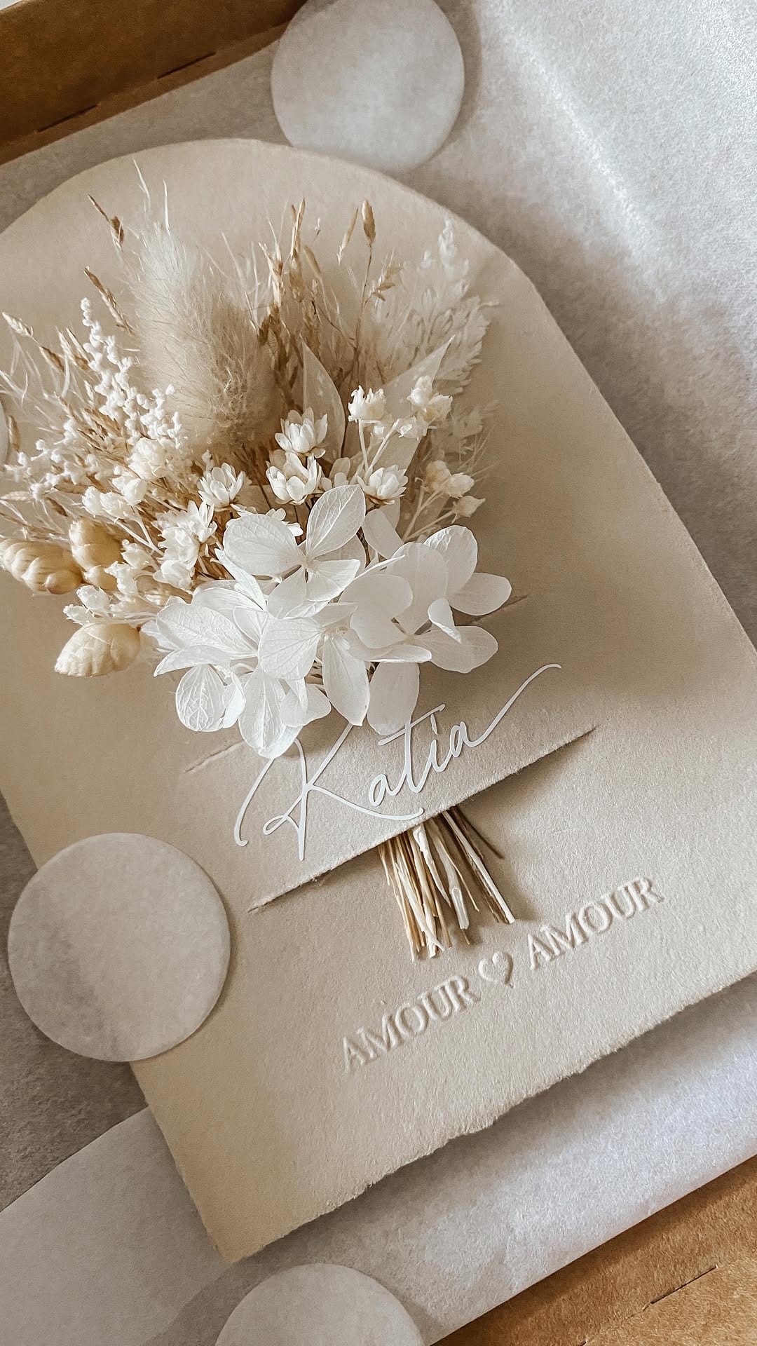Post 3 by Anaëlle | Cadeaux personnalisés & créations florales on Instagram (video)