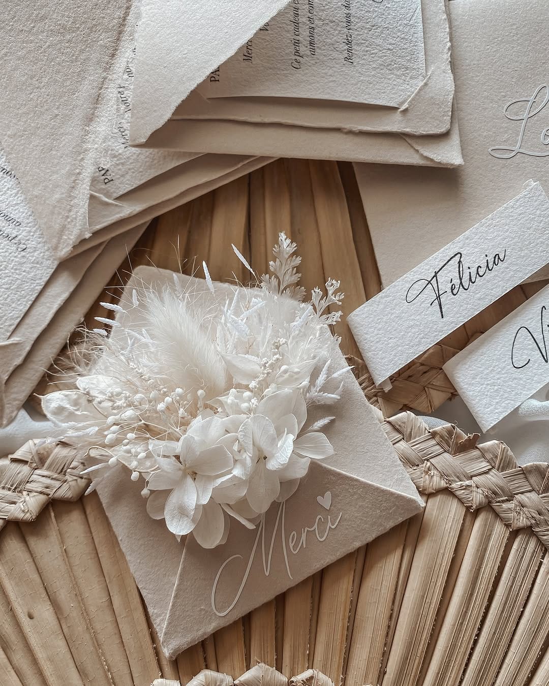 Post 4 by Anaëlle | Cadeaux personnalisés & créations florales on Instagram (carousel)