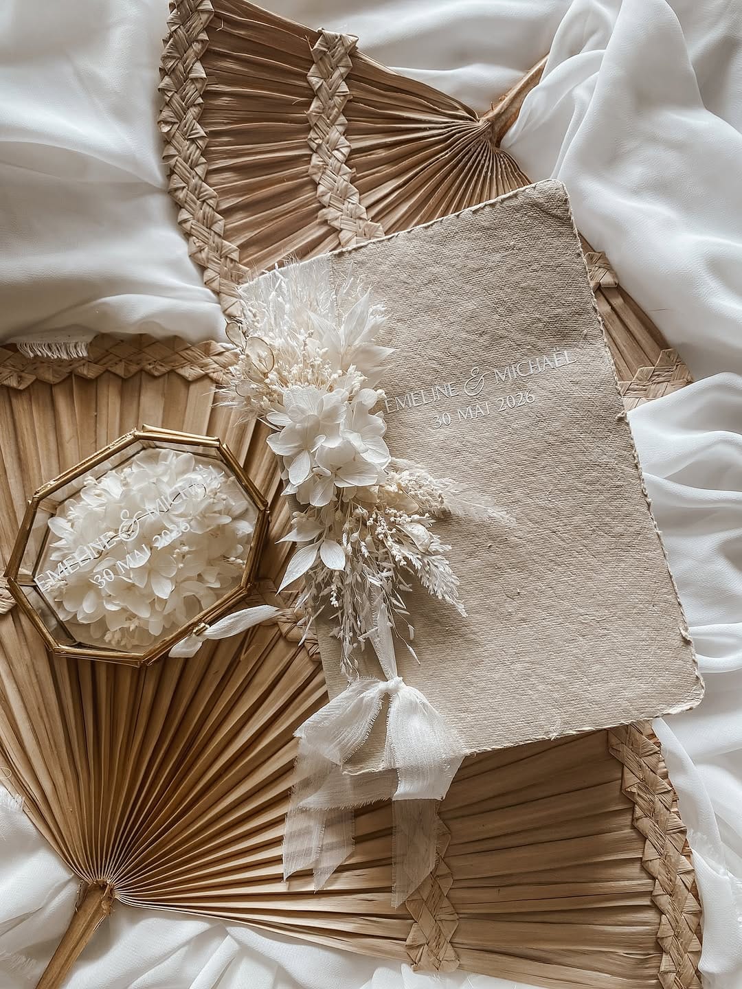 Post 1 by Anaëlle | Cadeaux personnalisés & créations florales on Instagram (carousel)