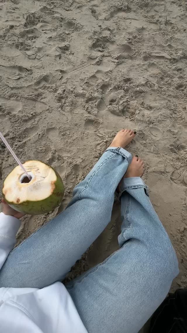 Post 4 by Carolina Liz on Instagram (video)