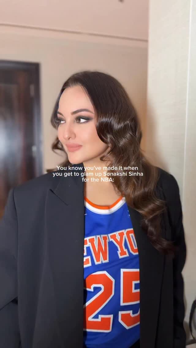 Post 8 by Aana Khan on Instagram (video)