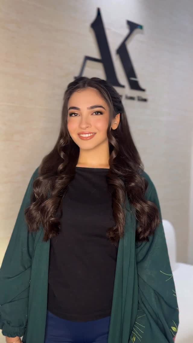 Post 4 by Aana Khan on Instagram (video)