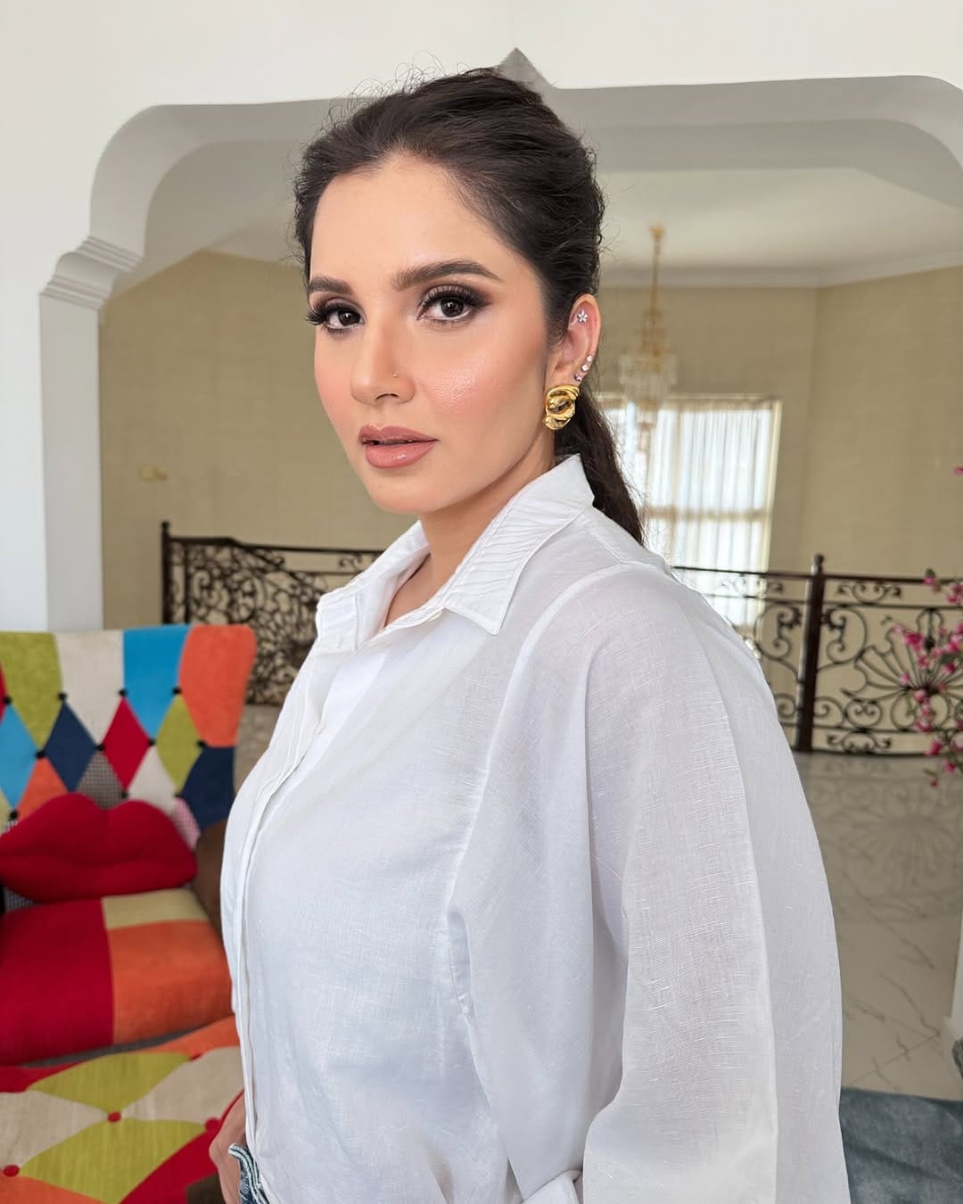 Post 9 by Aana Khan on Instagram (image)