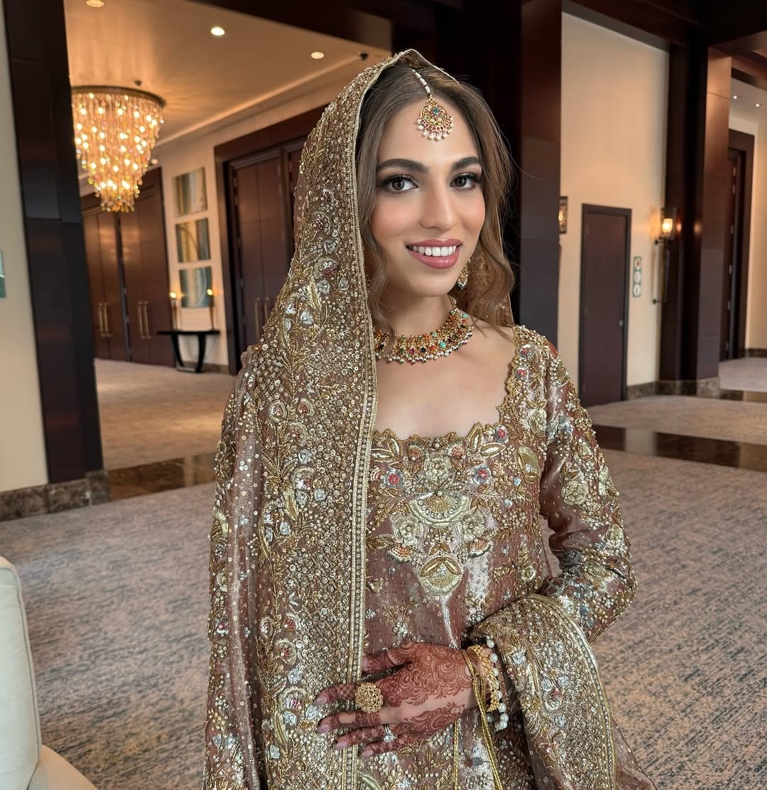 Post 7 by Aana Khan on Instagram (image)