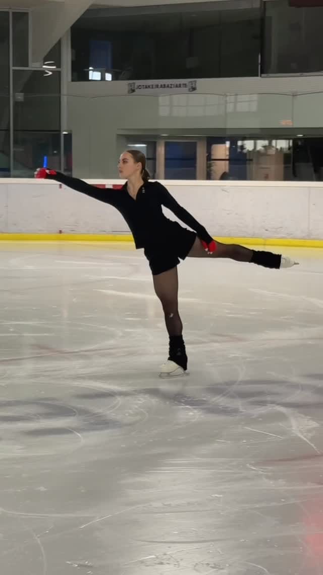 Post 9 by Alina Bonillo on Instagram (video)
