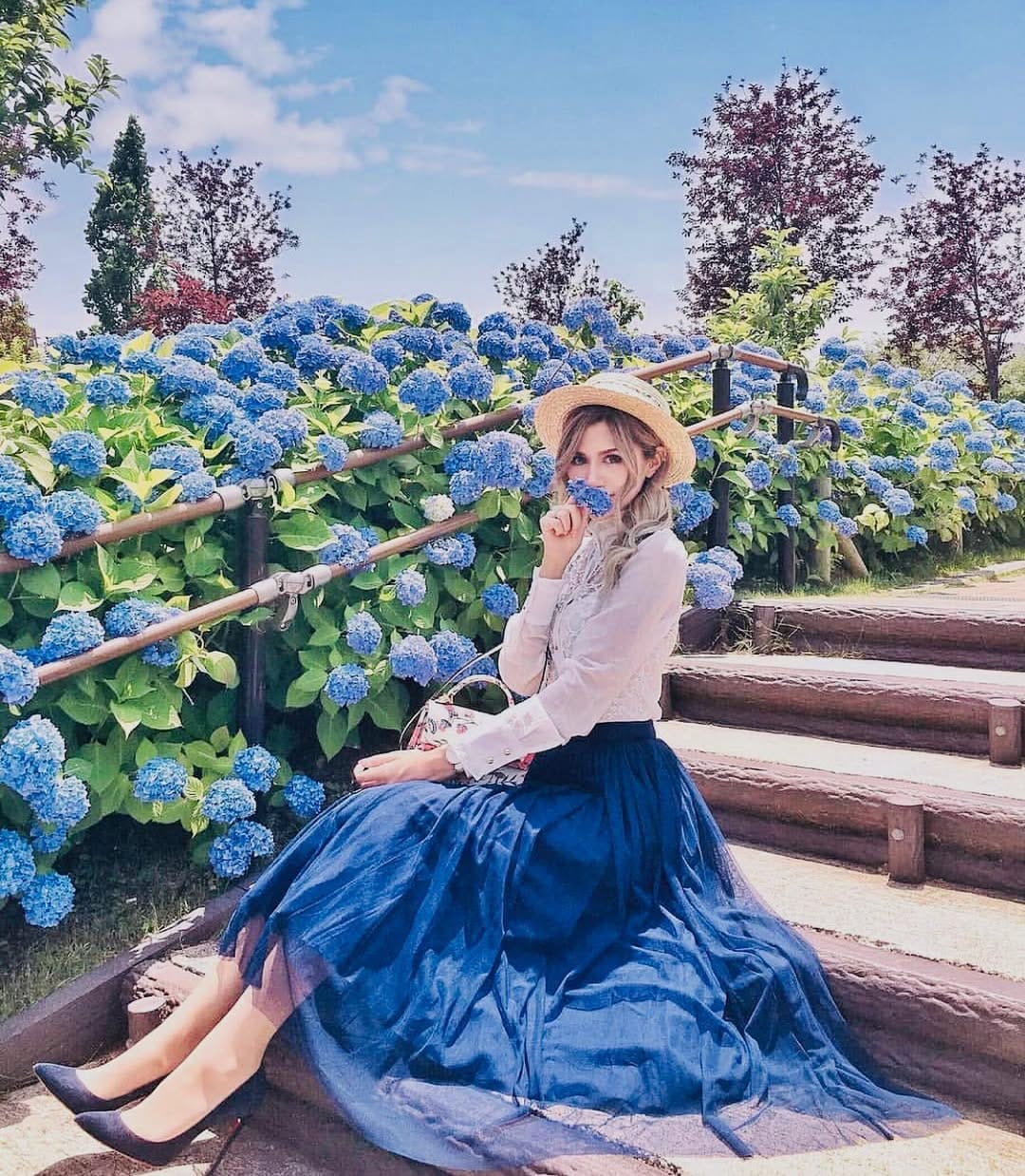 Post 7 by Fashion And Beauty on Instagram (carousel)