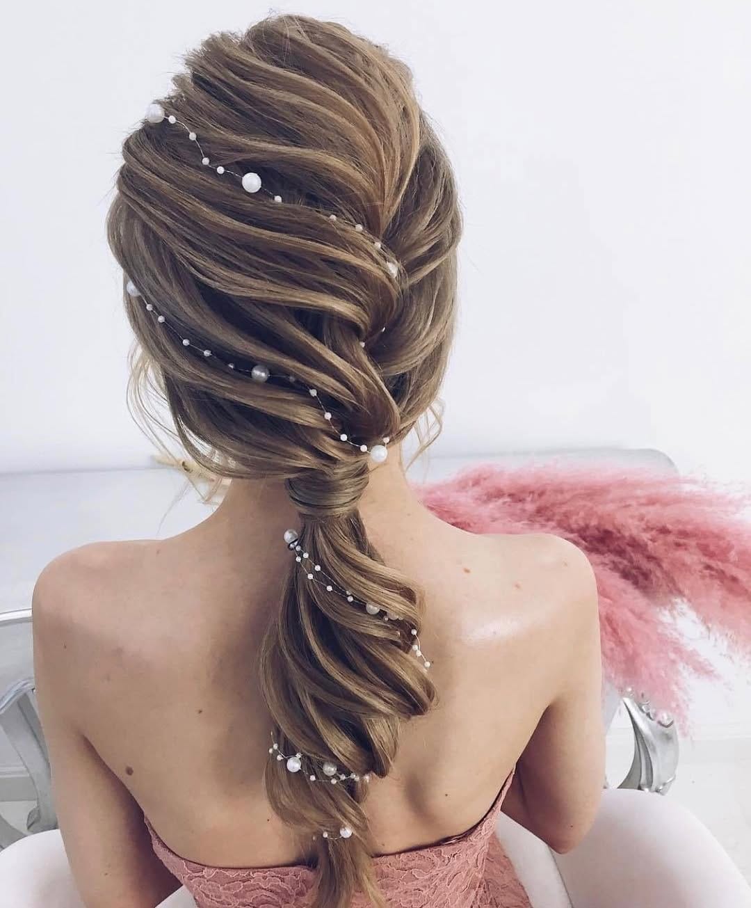 Post 10 by Fashion And Beauty on Instagram (carousel)