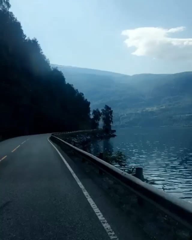 Post 8 by E V A   A B A Y A 🌺عبايا ايفا on Instagram (video)