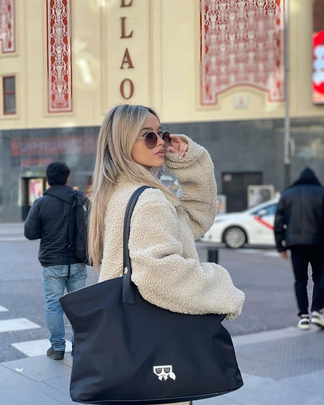 Post 8 by Laura Peris on Instagram (image)