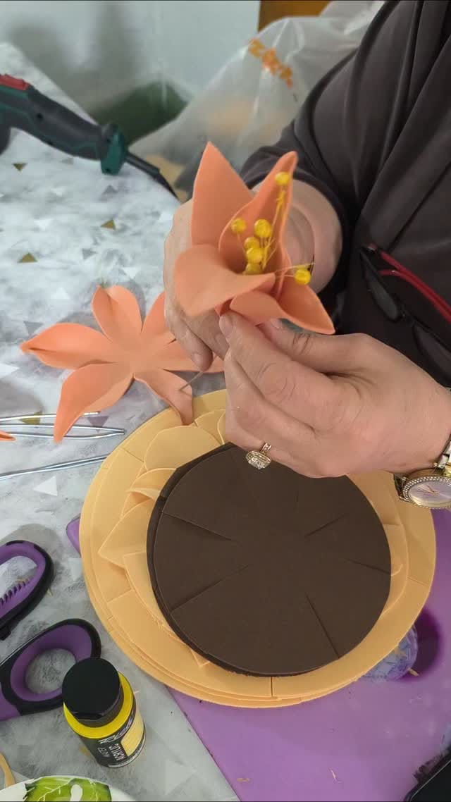Post 2 by kanaviçe,brezilya nakışı,etamin,çeyiz,Eva çiçek,tel kırma on Instagram (video)