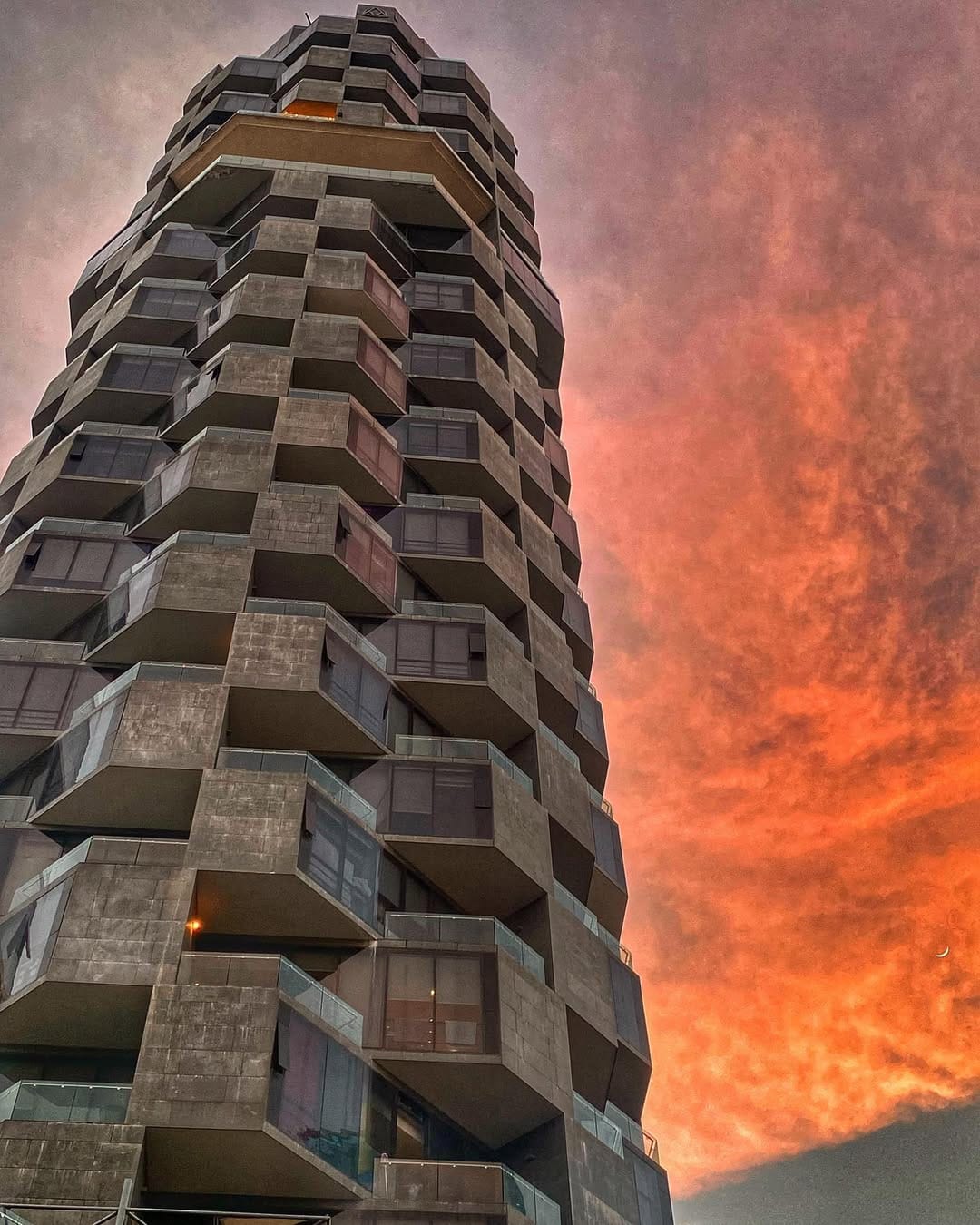Post 6 by Fernando Avellino on Instagram (image)