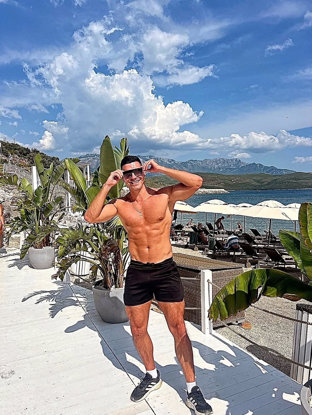 Post 3 by Max on Instagram (image)