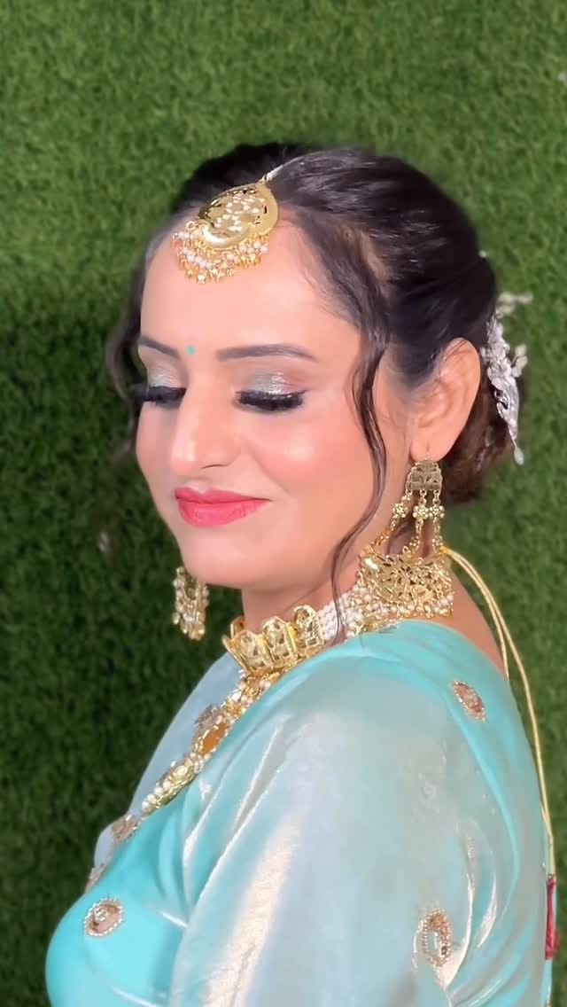 Post 4 by Mandeep Kaur / Professional Makeup Artist 💄 on Instagram (video)