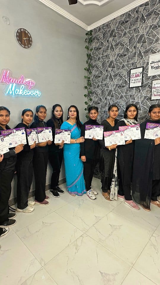 Post 9 by Mandeep Kaur / Professional Makeup Artist 💄 on Instagram (video)