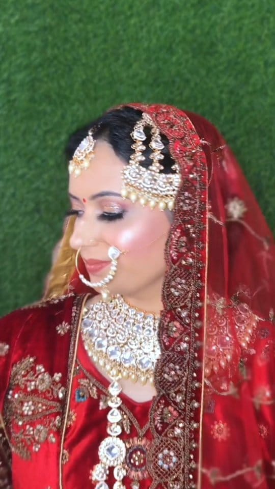 Post 10 by Mandeep Kaur / Professional Makeup Artist 💄 on Instagram (video)
