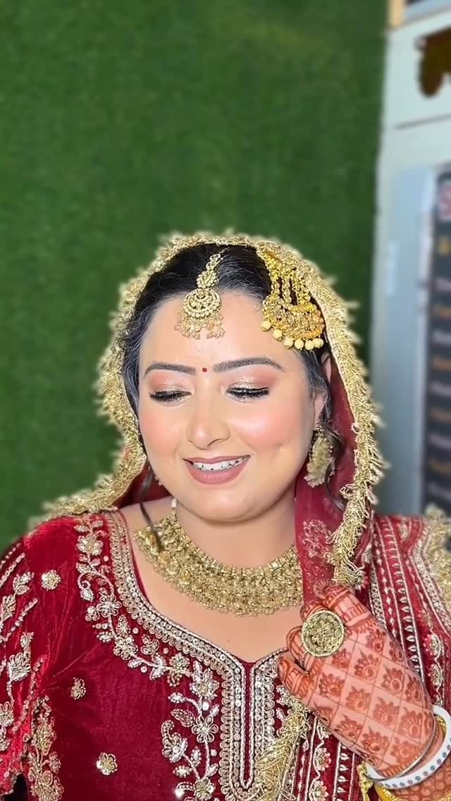 Post 6 by Mandeep Kaur / Professional Makeup Artist 💄 on Instagram (video)